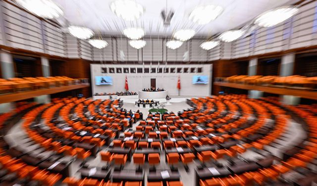 O parti de deprem: Milletvekilleri partilerinden istifa etti!