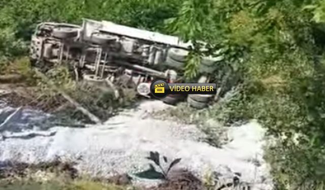 Kastamonu’da uçurumdan kamyon devrildi! (görüntülü haber)