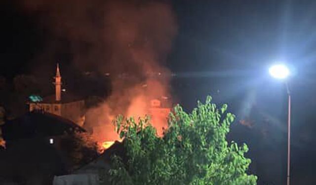 Kastamonu'da ilçesinde feci yangın: Samanlık küle döndü!