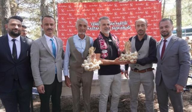 YRP Genel Başkan Yardımcısı Suat Kılıç’a Taşköprü İlçe Başkanı’ndan 'Beyaz Altın' Takdimi