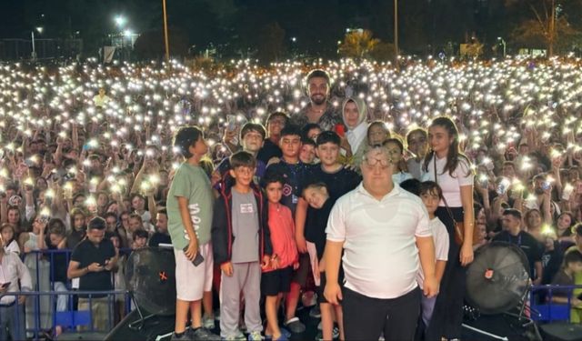 Abana’da Sefo Rüzgarı Esti! Binlerce Kişi Meydanı Doldurdu