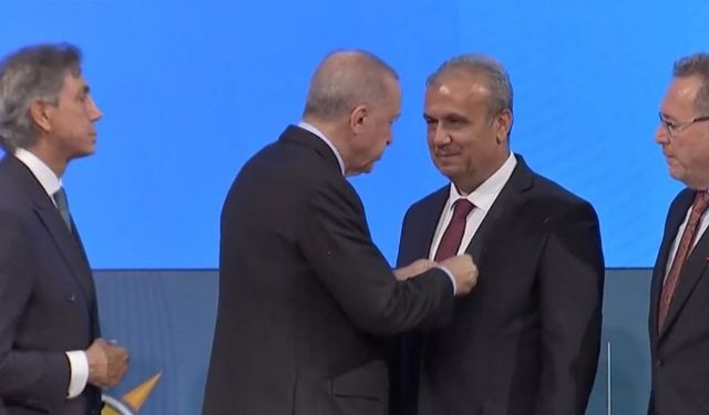 Son Dakika: Cumhurbaşkanı Erdoğan, Bozkurt Belediye Başkanı’na AK Parti Rozetini Taktı