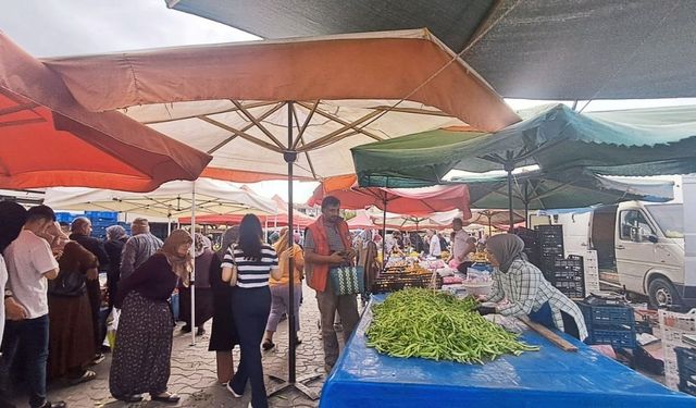 Taşköprü’de Cuma Pazarı akşam saatlerinde canlandı