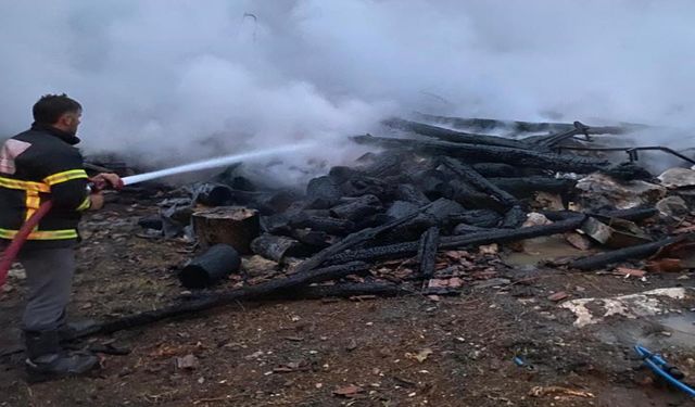 Kastamonu’da alevler yükseldi: Ahşap ev kül oldu