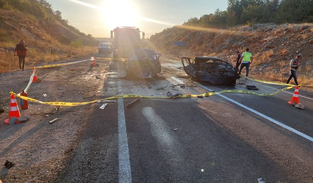 Kafa kafaya çarpıştılar: Korkunç kazada 3 ölü, 5 yaralı var