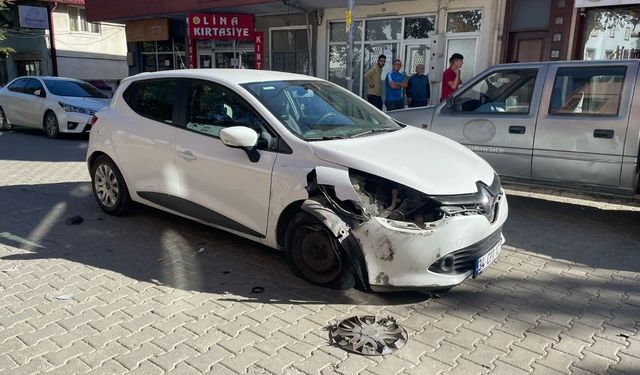 Kastamonu’da Arazöz ile Otomobil Çarpıştı: Facia Kıl Payı Atlatıldı!