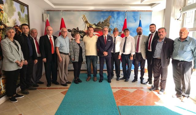 Kastamonu'da orman yangınından etkilenen köyleri ziyaret ettiler