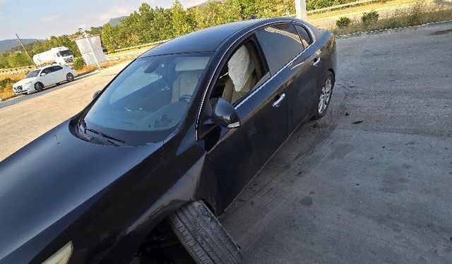 Kastamonu'da otomobil akaryakıt istasyonuna sürüklendi, faciadan dönüldü (Detaylar)