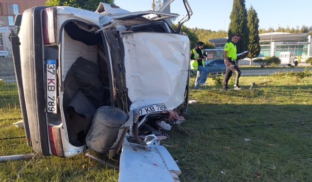 Kastamonu plakalı otomobil hurdaya döndü: Mucize kurtuluş!