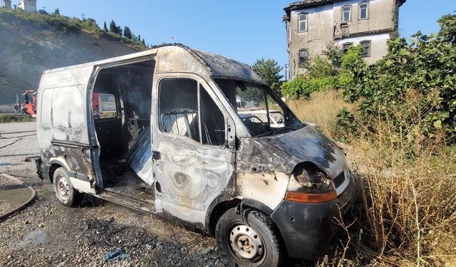 Son dakika: Kastamonu'da panelvan araç küle döndü (Detaylar)