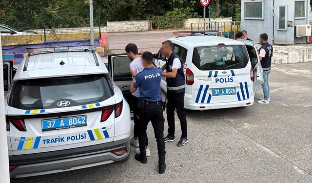 Son dakika: Kastamonu'da restoranda yemek yiyen polisi darp ettiler!
