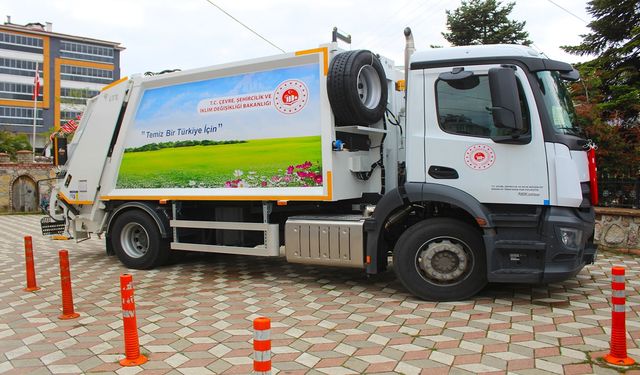 Kastamonu’nun ilçesine yeni çöp toplama aracı
