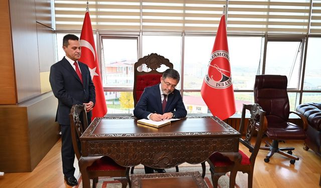 Bakan Yumaklı, Kastamonu Üniversitesi Rektörü Topal'dan bilgi aldı