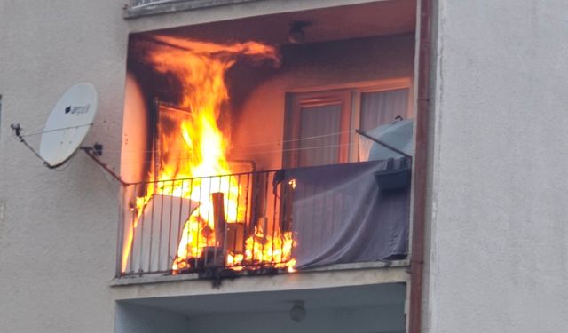 Kastamonu'da balkonda çıkan yangın evi küle çeviriyordu!