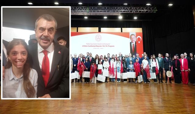 Kastamonulu öğrenci ödülünü Bakan Tekin’den aldı