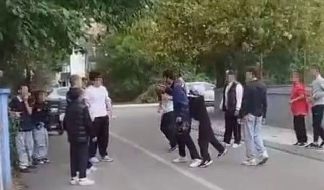 Kız Meselesinde Kan Aktı: 18 Yaşındaki Gencin Çenesi Kırıldı