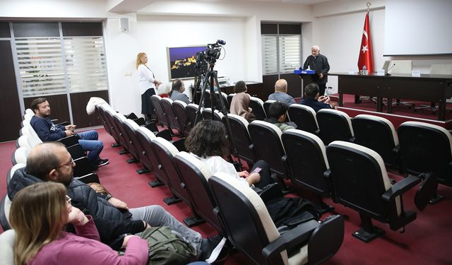 Kastamonu'da 'Dünyanın Beşibiryerdesi' paneli gerçekleştirildi