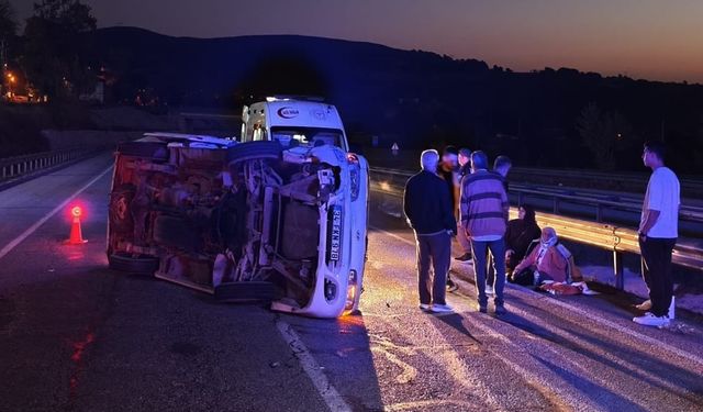 Minibüs ile Otomobil Çarpıştı: Feci Kazada 9 Kişi Yaralandı!