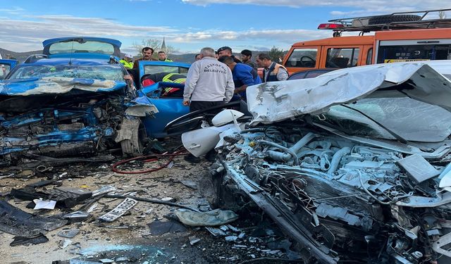 Detaylar geldi: Taşköprü’deki feci kazada ölü ve yaralıların isimleri belli oldu (görüntülü haber)
