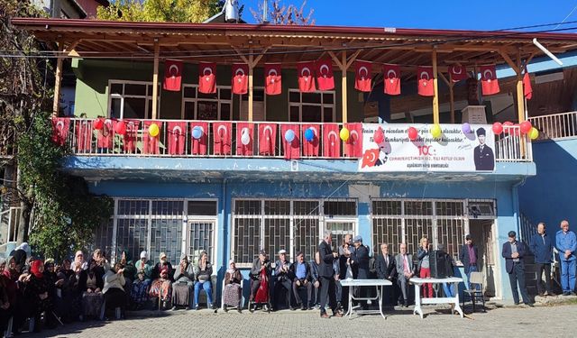 Aşağı Kayı Köyü’nde Cumhuriyet Coşkusu: Köy Meydanında Geleneksel Kutlama