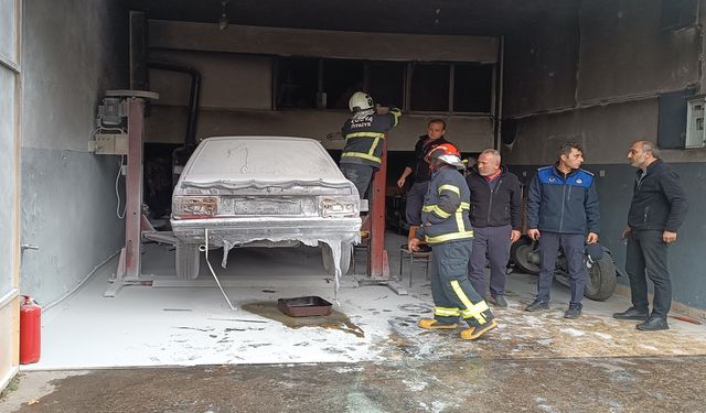 Kastamonu'da Oto Sanayide Korkutan Yangın: İki Kişi Yaralandı!