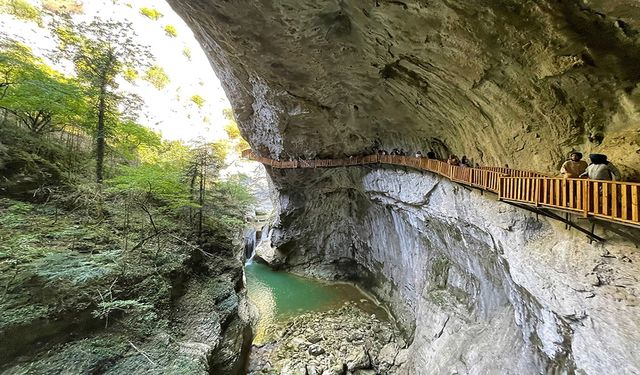 Turistler Kastamonu'ya Akın Ediyor: Sonbahar'da Kartpostallık Manzara