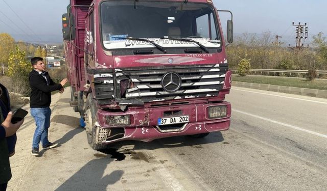 Kastamonu’da Kamyon Arızalı Otomobile Çarptı: 1 Kişi Ağır Yaralandı