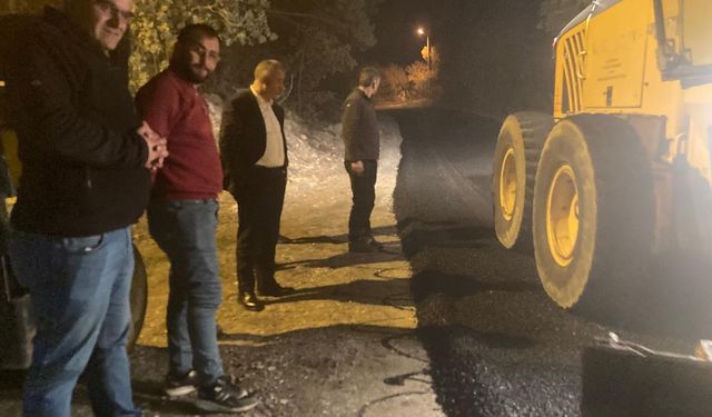 Kastamonu'nun ilçesinde asfalt çalışmalarını yerinde inceledi