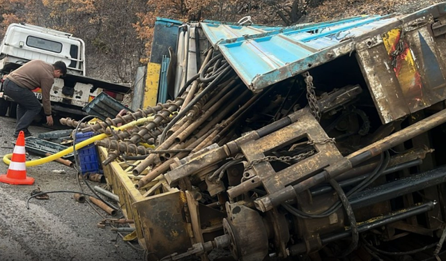 Kastamonu'nun ilçesinde kamyonet devrildi: Sürücü yaralandı