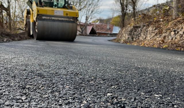 Kastamonu'nun ilçesinde kaymakam yol çalışmalarını yerinde inceledi