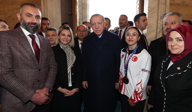 Cumhurbaşkanı Erdoğan, Kastamonulu Dünya Şampiyonu Asuman Çığlıoğlu’nu Tebrik Etti