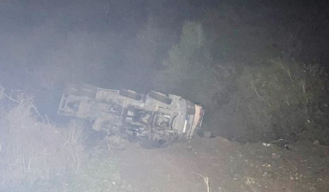 Beton Mikseri Uçuruma Yuvarlandı: İki Kişi Yaralandı