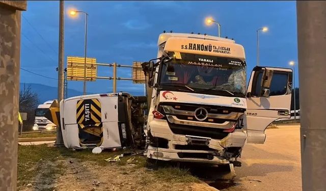 Hanönü Taşıyıcılar Koop’a ait tır Boyabat'ta kaza yaptı!