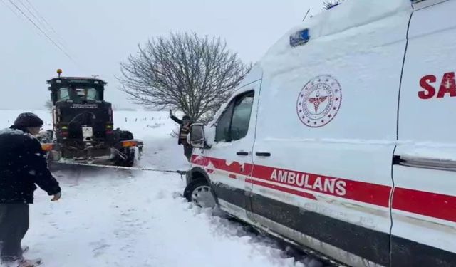 Kastamonu'da ambulans yolda kaldı