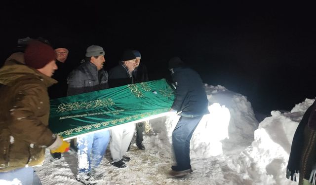 Kastamonu'da yollar cenaze için açıldı