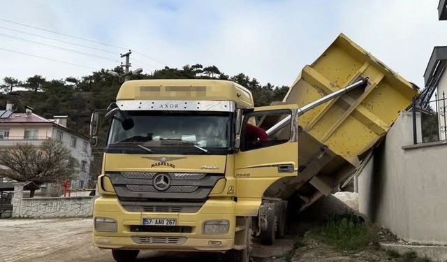 Hanönü’nde Hafriyat Kamyonu Paniği: Okul Bahçesinde Faciandan Dönüldü