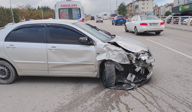 İki otomobil çarpıştı: Kazada 1 kişi yaralandı