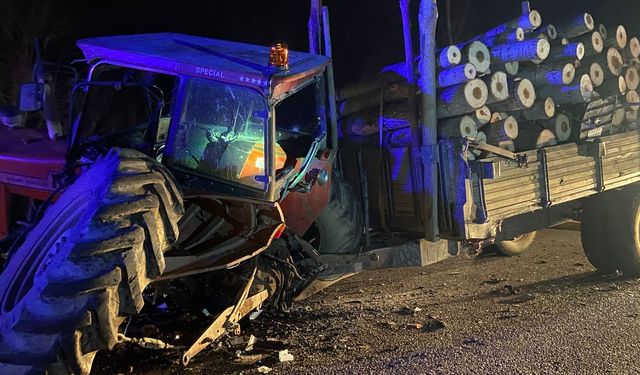 Kastamonu Taşköprü Yolunda Can Pazarı: 2 Traktör, 1 Otomobil Çarpıştı! (görüntülü haber)