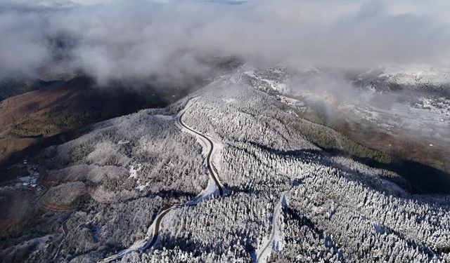 Kastamonu'da kar ve sis birleşti: Büyüleyici manzara havadan görüntülendi
