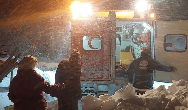 Kastamonu'da mahsur kalan hastalar için seferber oldular!
