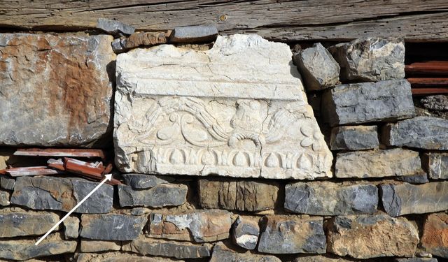 Kastamonu’da Tarih, Evlerin Duvarlarında Yaşıyor: Zeus Tapınağı’nın Taşları Günümüze Ulaştı