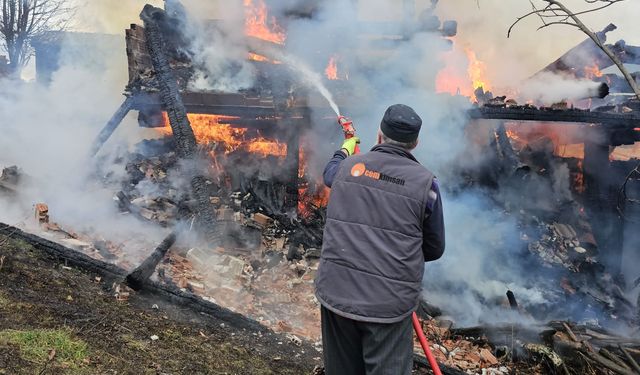 Taşköprü'de feci yangın: Küle döndü!