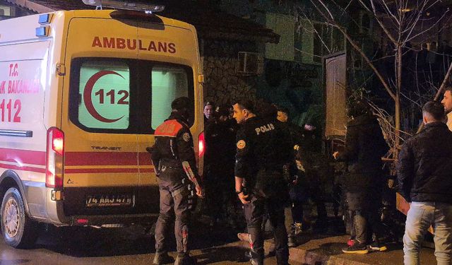 Akrabalar Arasında Bıçaklı Kavga: 2 Yaralı