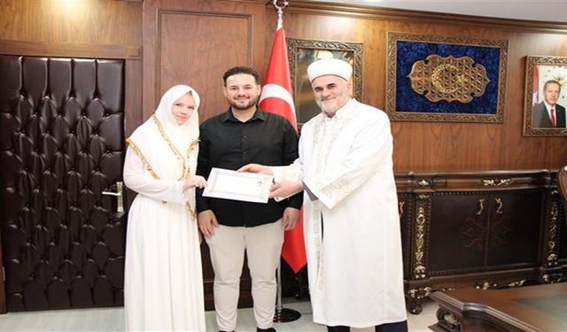 Anlamlı Tören: Alman Anna İslamiyet’i Seçti