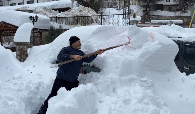 Araçlar kar altında kayboldu, Kastamonulular kürek başında