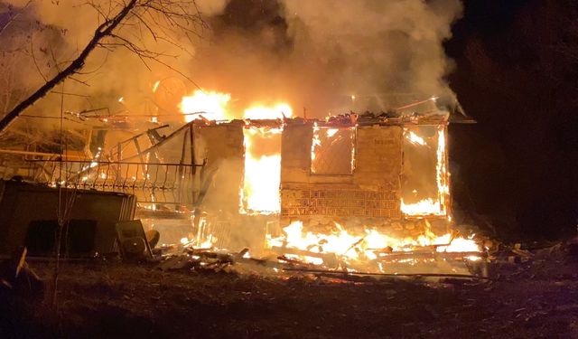 Kastamonu’da Korkutan Yangın: İki Ev Alev Alev Yanıyor!