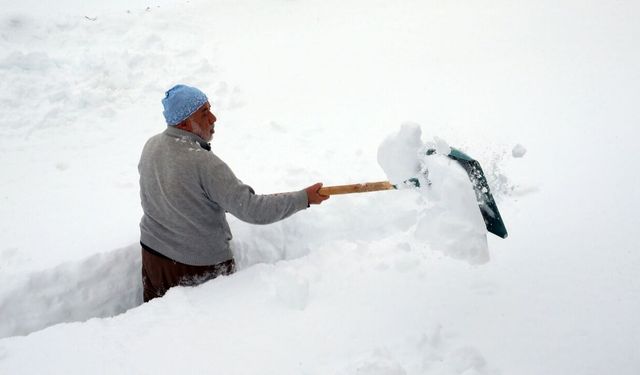 Kastamonu'da karla mücadele: İlçede kar kalınlığı 1 buçuk metreyi geçti!