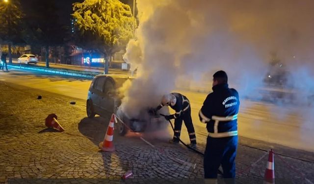 Kastamonu Üniversitesi önünde panik: Yangın çıktı!