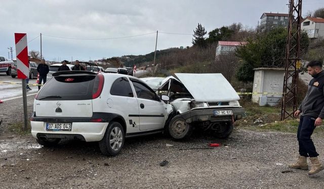 Kastamonu yolunda iki otomobil çarpıştı, 1 yaralı