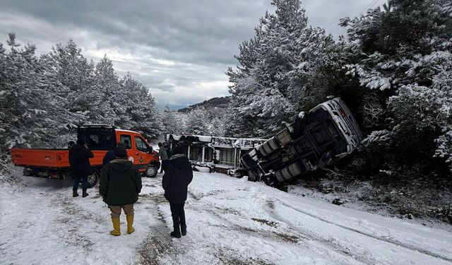 Kastamonu'da devrilen doğal gaz tüpü yüklü tırla ilgili detaylar belli oldu